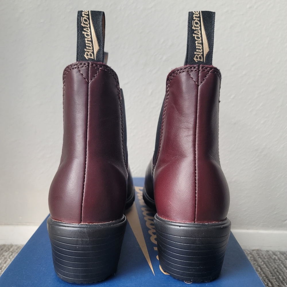 Blundstone Chelsea Boots in Dark Brown and Black - Picture 11 of 15